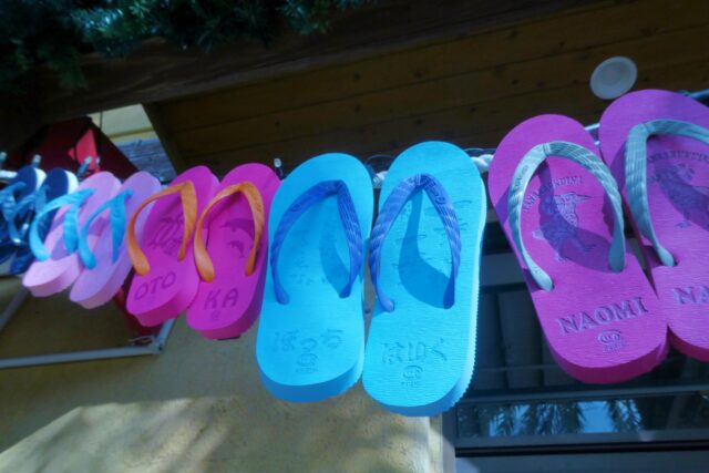 石垣島観光にぴったりな鮮やかなビーチサンダル